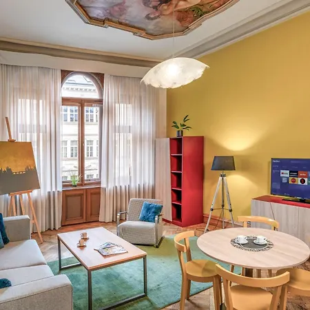 Apartment Art House By Adrez