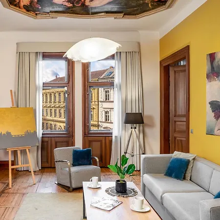 Apartment Art House By Adrez *
