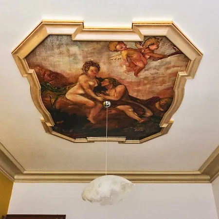 Apartment Art House By Adrez